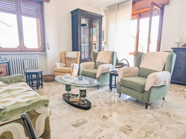 appartamento in vendita ad Angera in zona Barzola