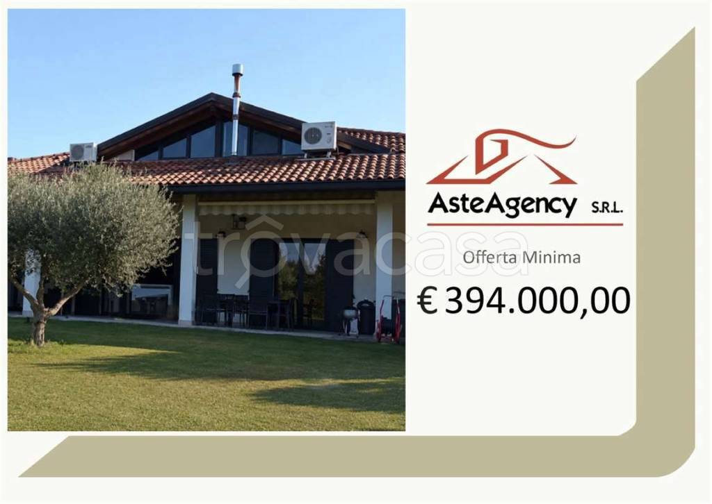 casa indipendente in vendita ad Angera in zona Barzola