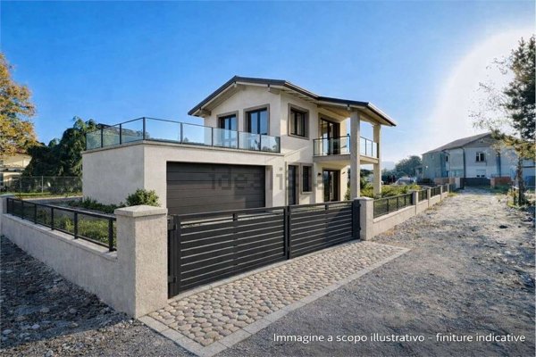 casa indipendente in vendita ad Angera in zona Barzola