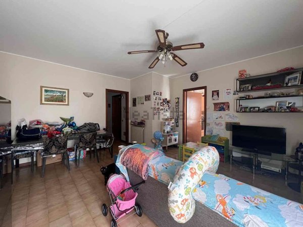 appartamento in vendita ad Angera in zona Barzola