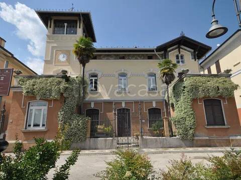 appartamento in vendita ad Angera