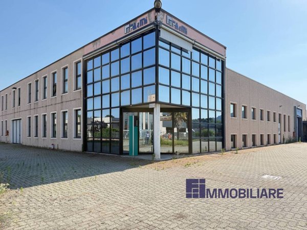 locale commerciale in vendita ad Angera in zona Barzola