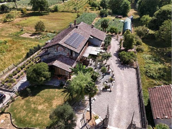 casa indipendente in vendita ad Angera in zona Barzola