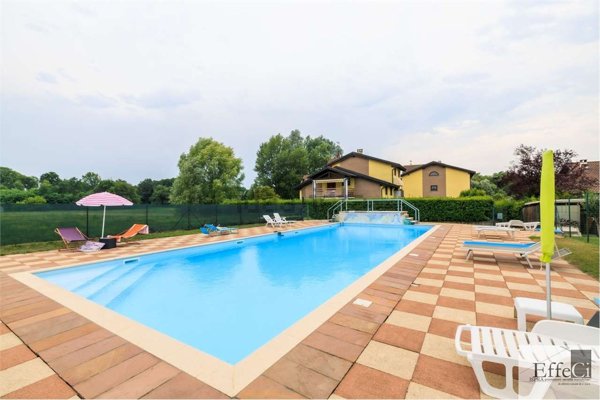appartamento in vendita ad Angera in zona Barzola