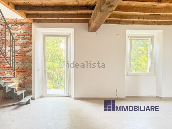 appartamento in vendita ad Angera