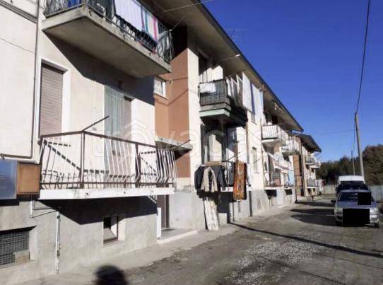 appartamento in vendita ad Angera