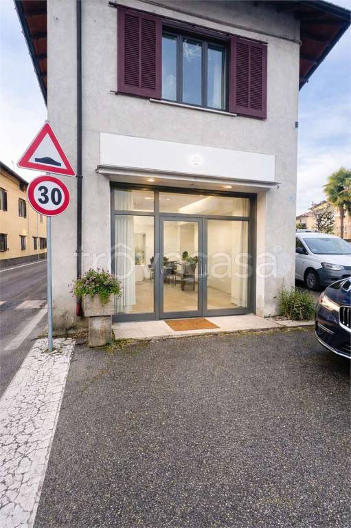 appartamento in vendita ad Angera