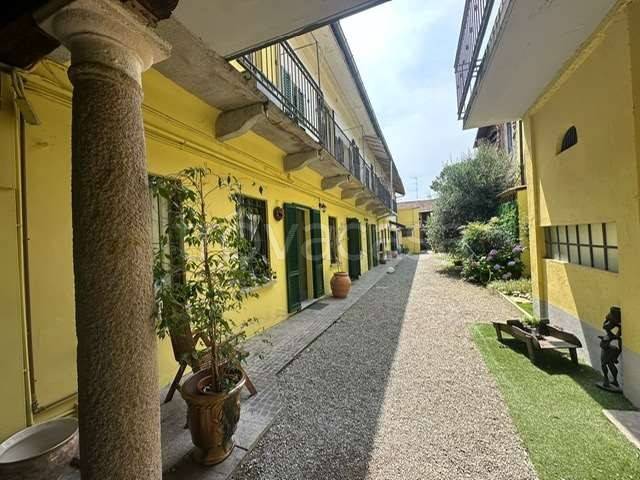 appartamento in vendita ad Angera