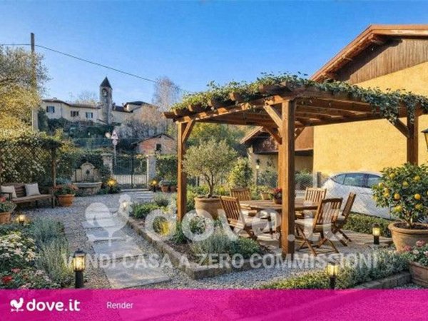 casa indipendente in vendita ad Angera in zona Capronno