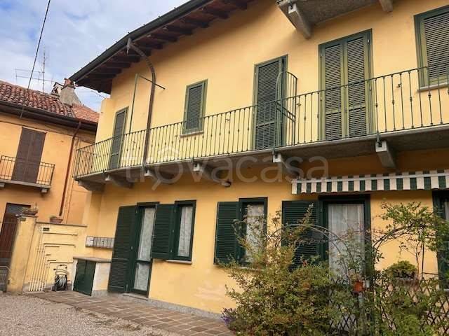 appartamento in vendita ad Angera