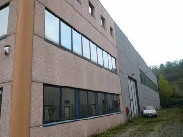 locale commerciale in vendita ad Arcisate