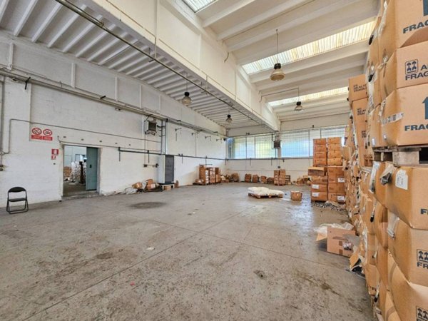 locale commerciale in vendita ad Arcisate