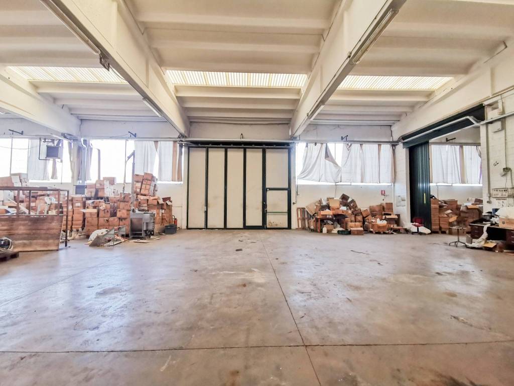 locale commerciale in vendita ad Arcisate