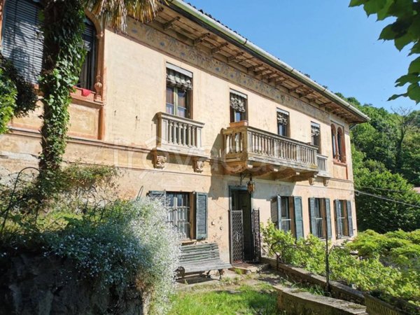 casa indipendente in vendita ad Arcisate