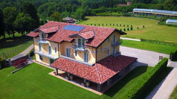 casale in vendita ad Arcisate in zona Velmaio