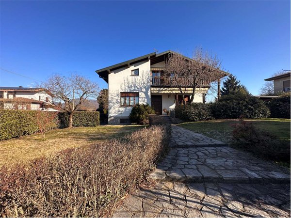 casa indipendente in vendita ad Arcisate
