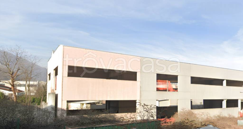 locale commerciale in vendita ad Arcisate