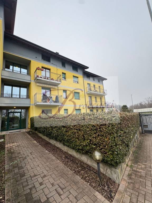appartamento in vendita ad Arcisate in zona Brenno Useria