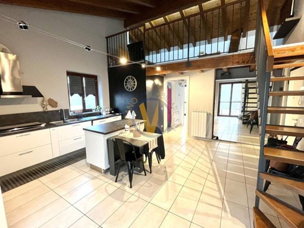 appartamento in vendita ad Arcisate in zona Velmaio