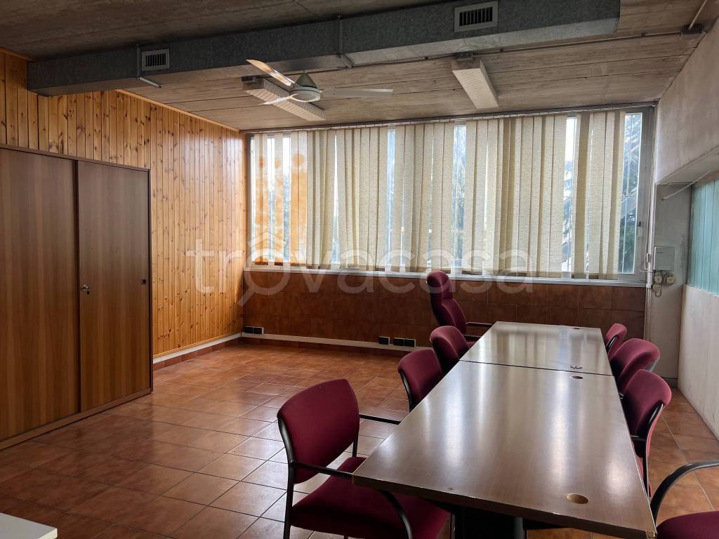 locale commerciale in vendita ad Arcisate