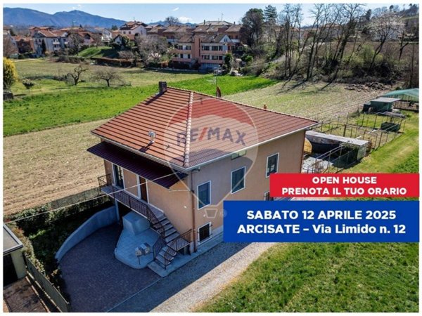 casa indipendente in vendita ad Arcisate