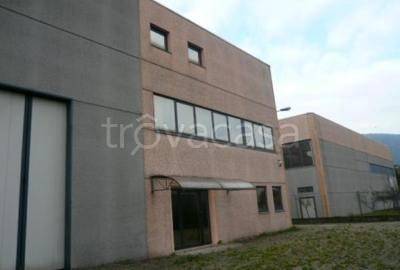 locale commerciale in vendita ad Arcisate