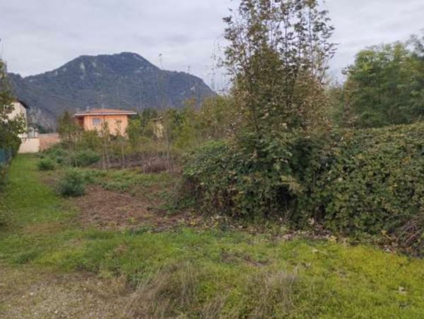 terreno edificabile in vendita ad Arcisate
