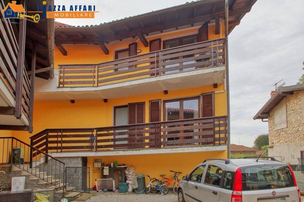casa indipendente in vendita ad Arcisate in zona Brenno Useria