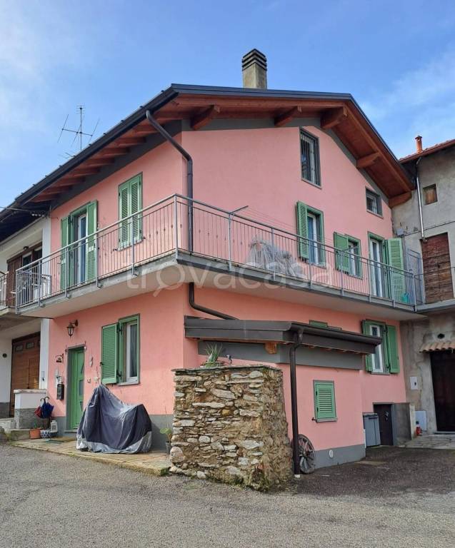 casa indipendente in vendita ad Arcisate