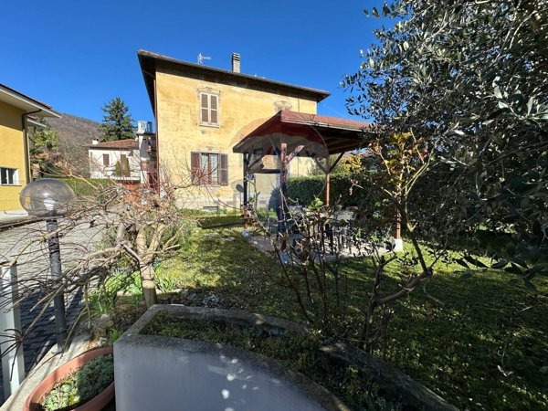 casa indipendente in vendita ad Arcisate
