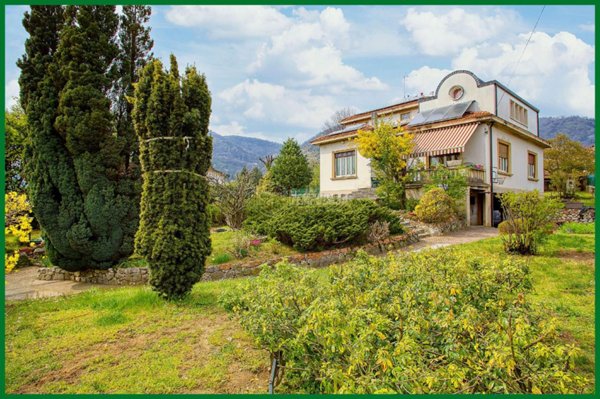 casa indipendente in vendita ad Arcisate