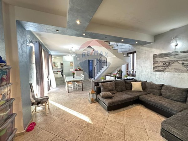 casa indipendente in vendita ad Arcisate in zona Brenno Useria