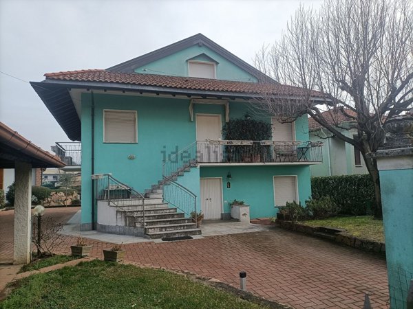 casa indipendente in vendita ad Arcisate