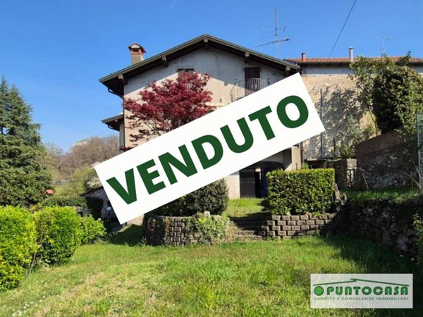 casa indipendente in vendita ad Arcisate in zona Brenno Useria