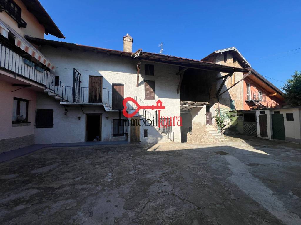 casa indipendente in vendita ad Arcisate