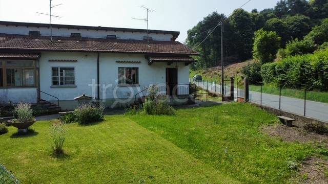 casa indipendente in vendita ad Arcisate