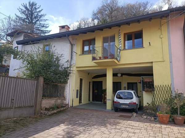 casa indipendente in vendita ad Arcisate