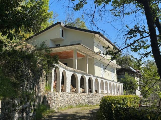 casa indipendente in vendita ad Arcisate