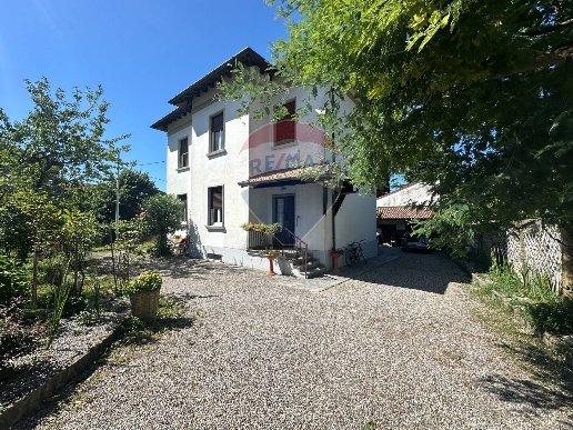 casa indipendente in vendita ad Arcisate