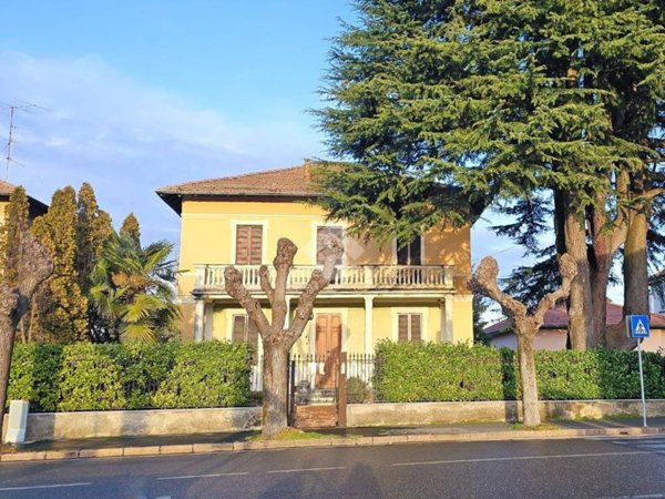 casa indipendente in vendita ad Arcisate