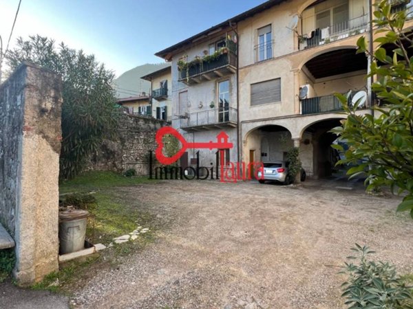 casa indipendente in vendita ad Arcisate