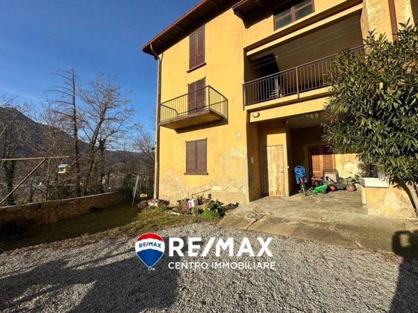 casa indipendente in vendita ad Arcisate