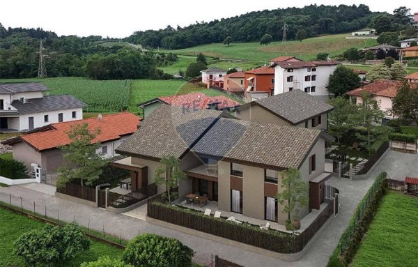 casa indipendente in vendita ad Arcisate