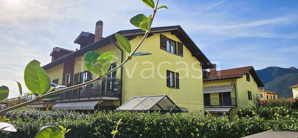 appartamento in vendita ad Arcisate in zona Brenno Useria