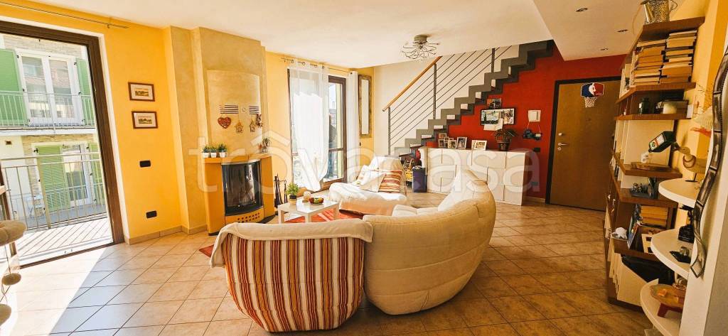 appartamento in vendita ad Arcisate in zona Brenno Useria