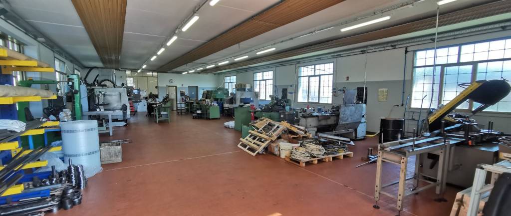 negozio in vendita ad Arcisate