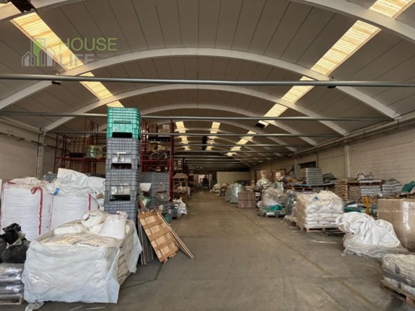 capannone in vendita ad Arcisate