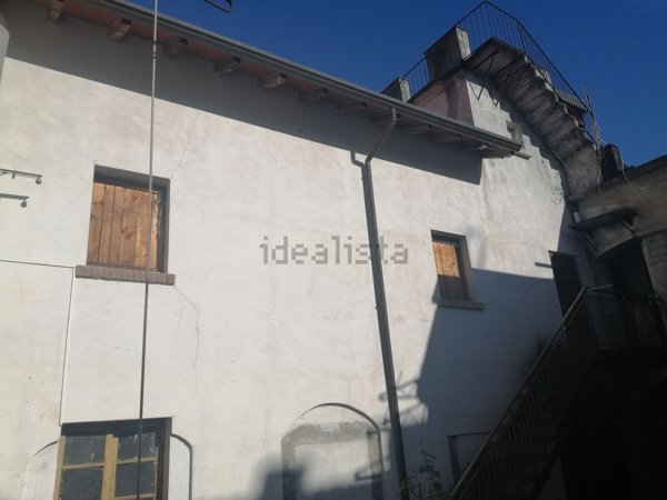 casa indipendente in vendita ad Arcisate