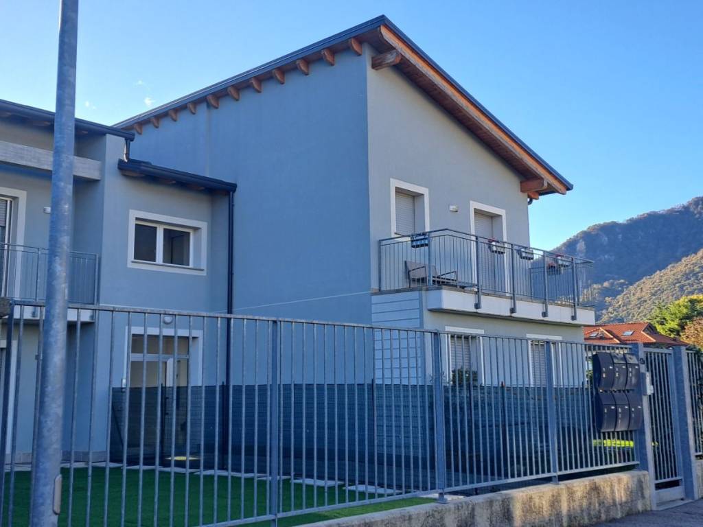 appartamento in vendita ad Arcisate in zona Brenno Useria