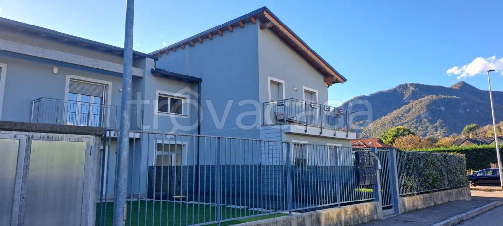 appartamento in vendita ad Arcisate in zona Brenno Useria